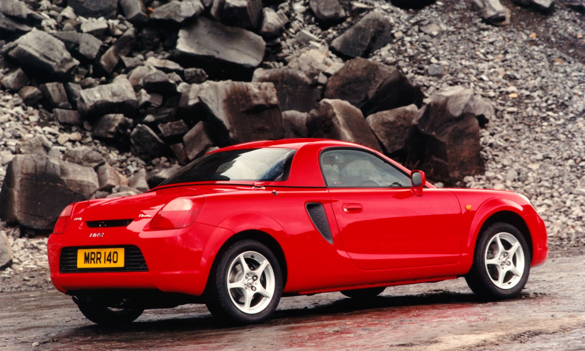 Redesigned Toyota MR2 Looks Superb