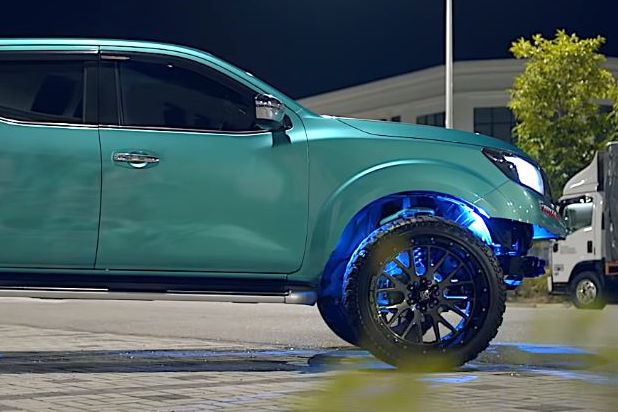 Modified Nissan Navara Looks Mean On 33-Inch Tires