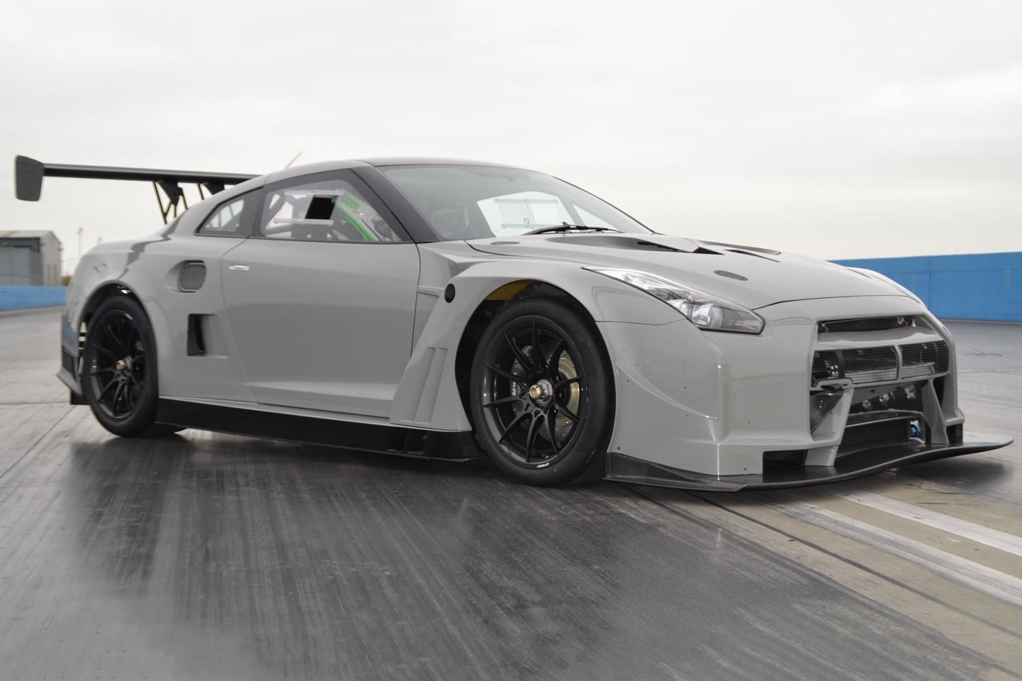 GT-R 【R35】 モデルカー MH 1:18 Nissan GT-R (R35) Track Edition Vibrant Red | M83511