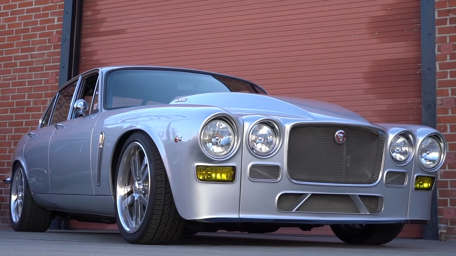 This Classic Jaguar Has An Insane 8.8-Liter V8 With 1,000 HP