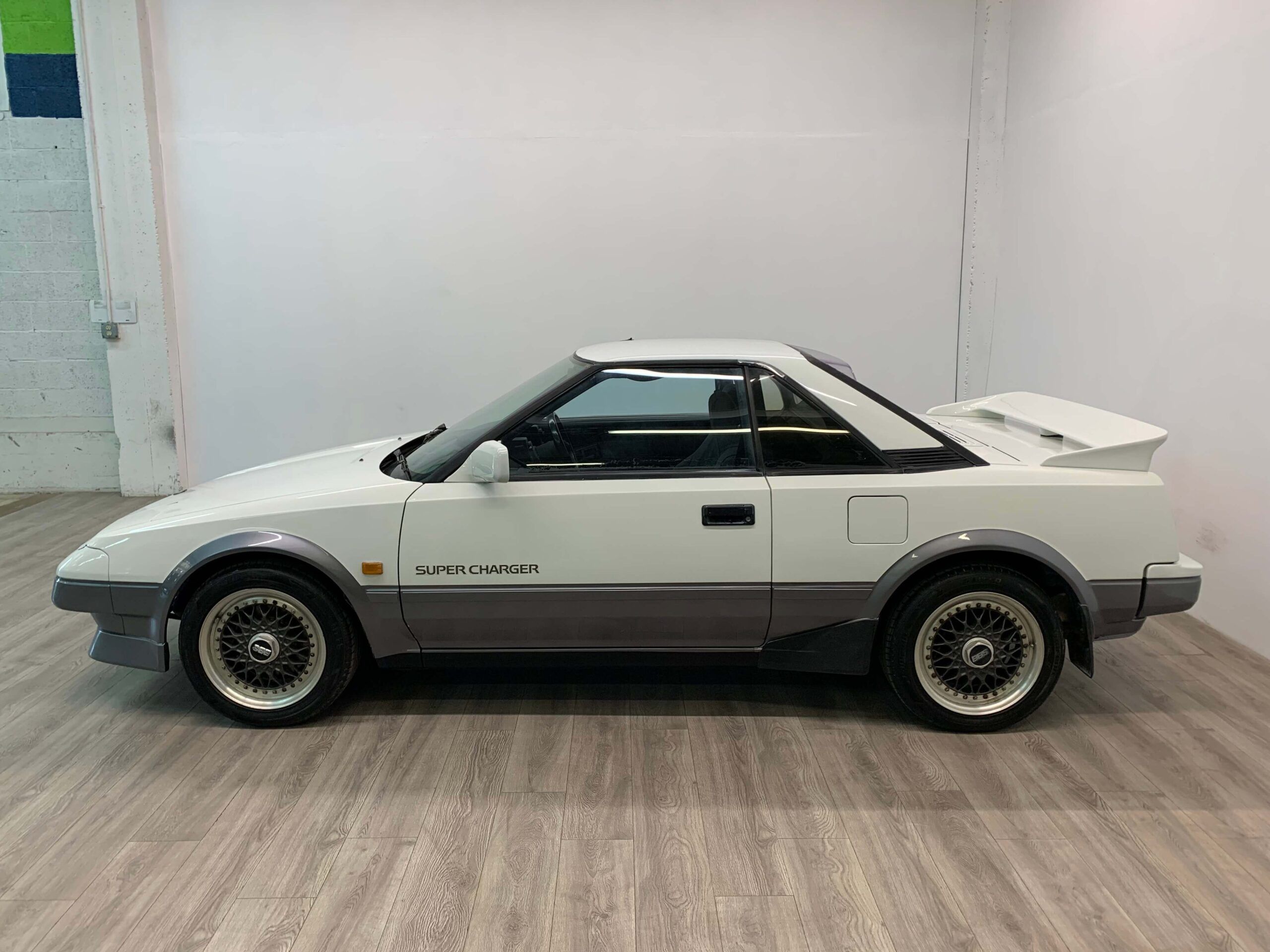 MR2ページ 2560px-86_Toyota_MR2.jpg