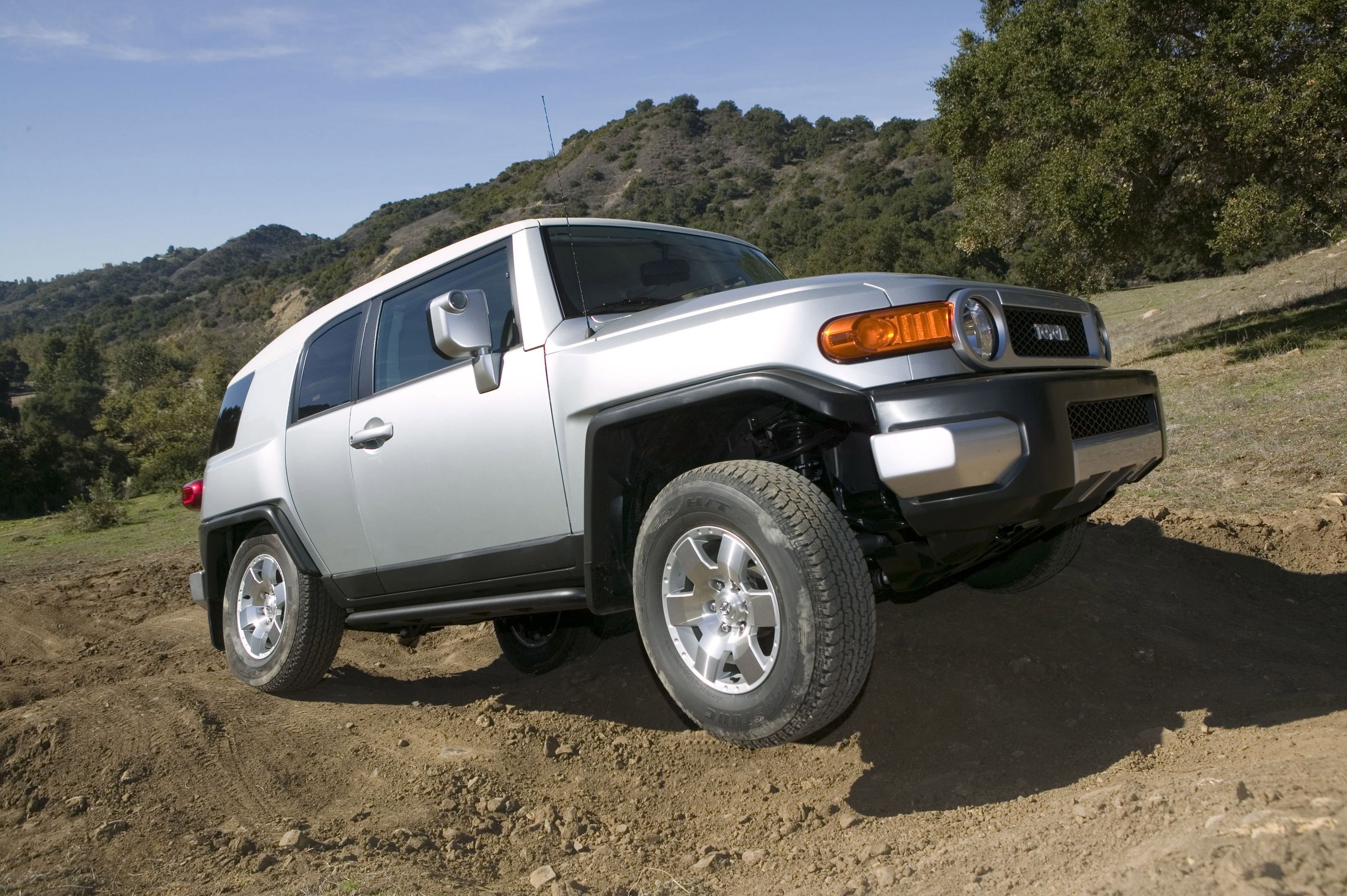 2010 Toyota FJ Cruiser - Review | CarBuzz