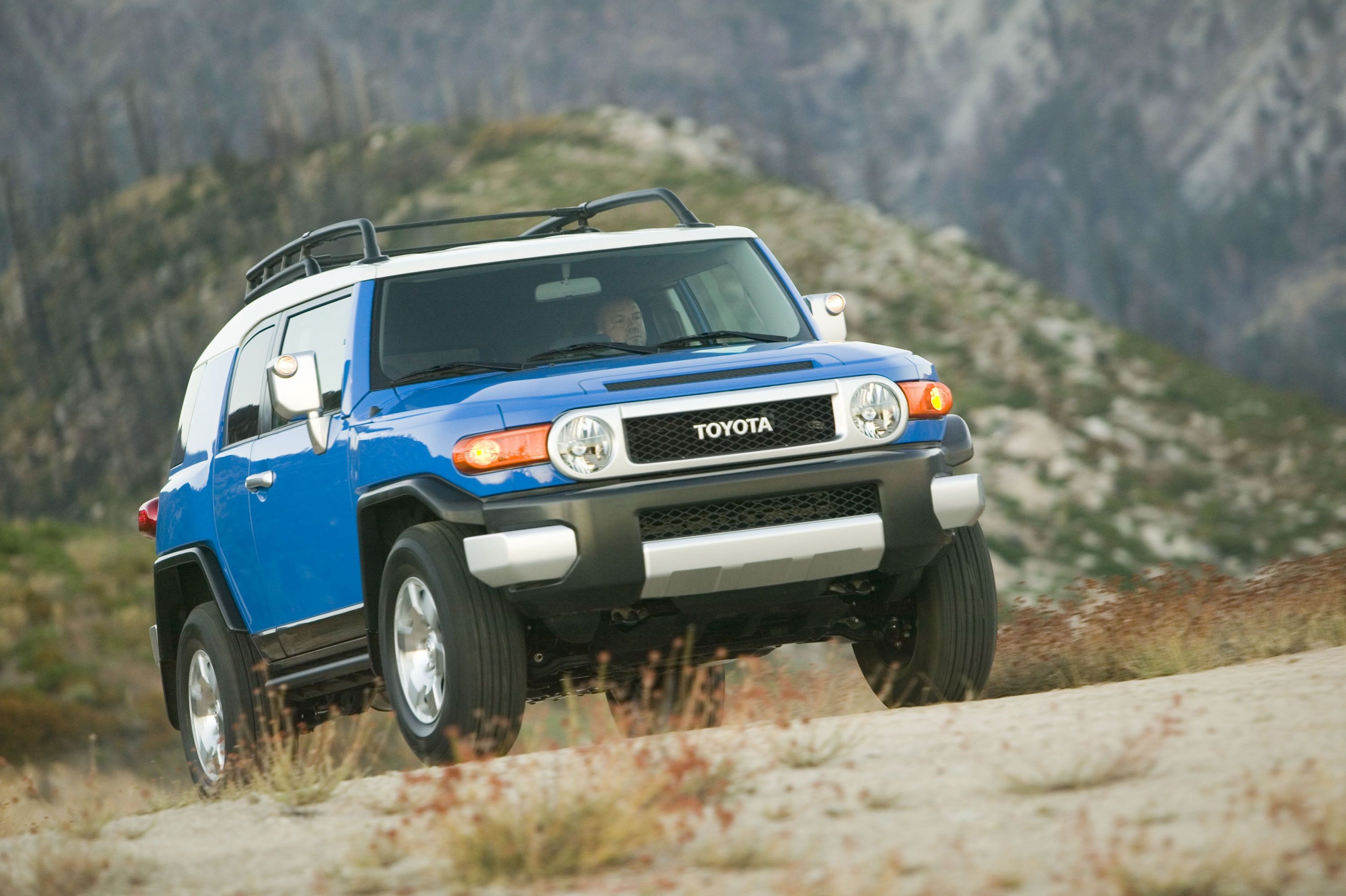 2010 Toyota FJ Cruiser - Review | CarBuzz