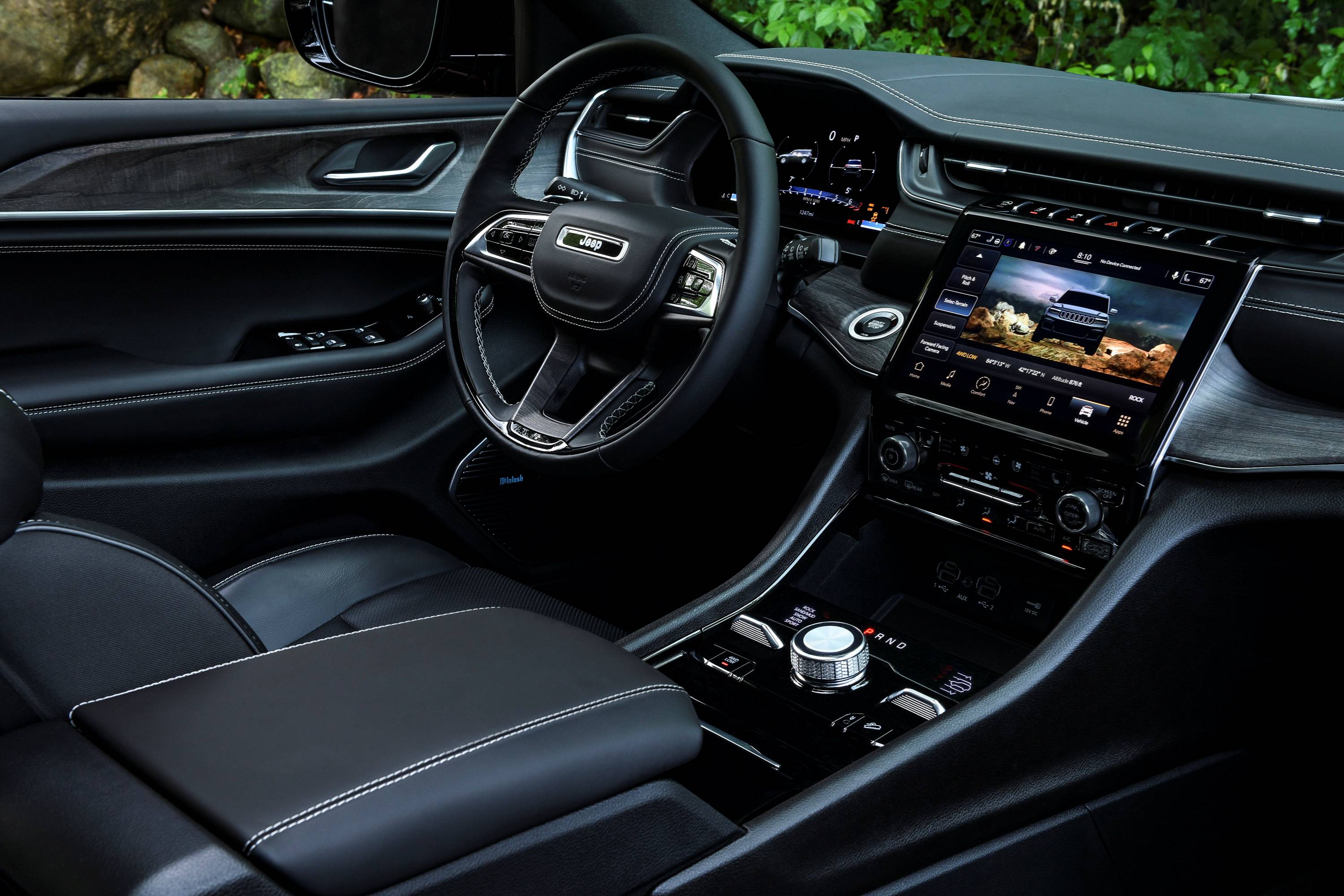 2023 Jeep Grand Cherokee 4xe Interior Photos