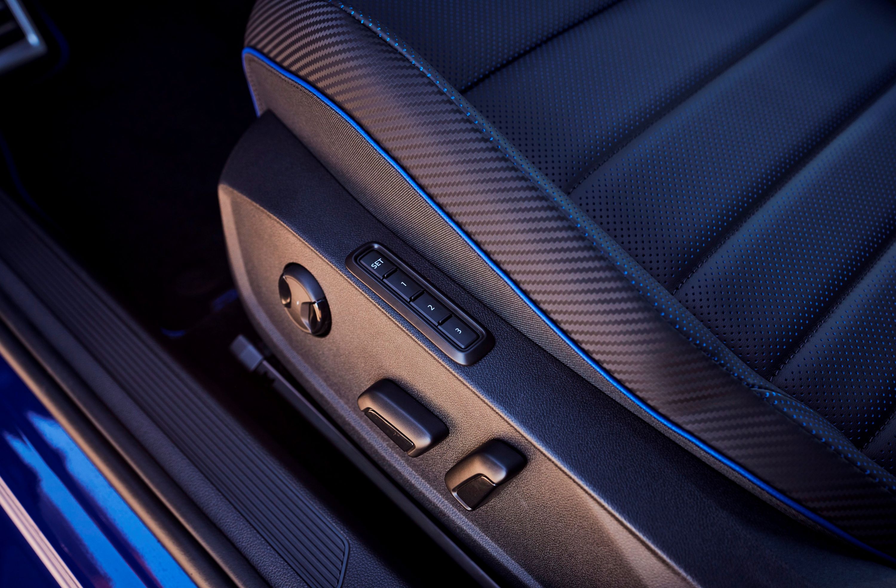 2022 Volkswagen Golf R Interior Photos