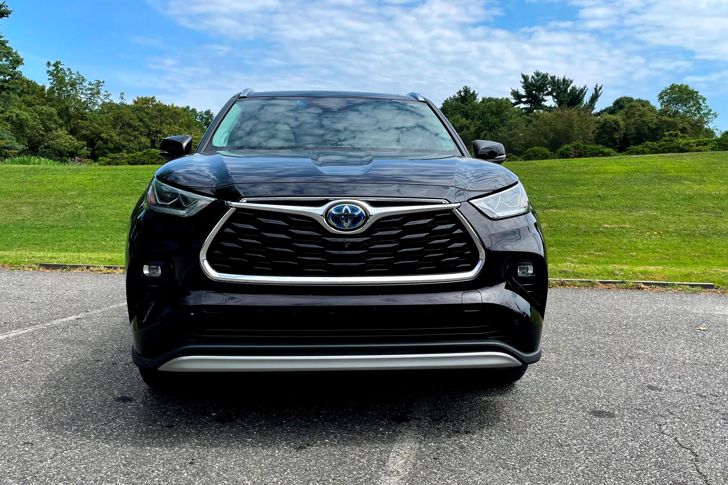 The Toyota Highlander Hybrid Is A Stellar Road Trip Vehicle With One Flaw