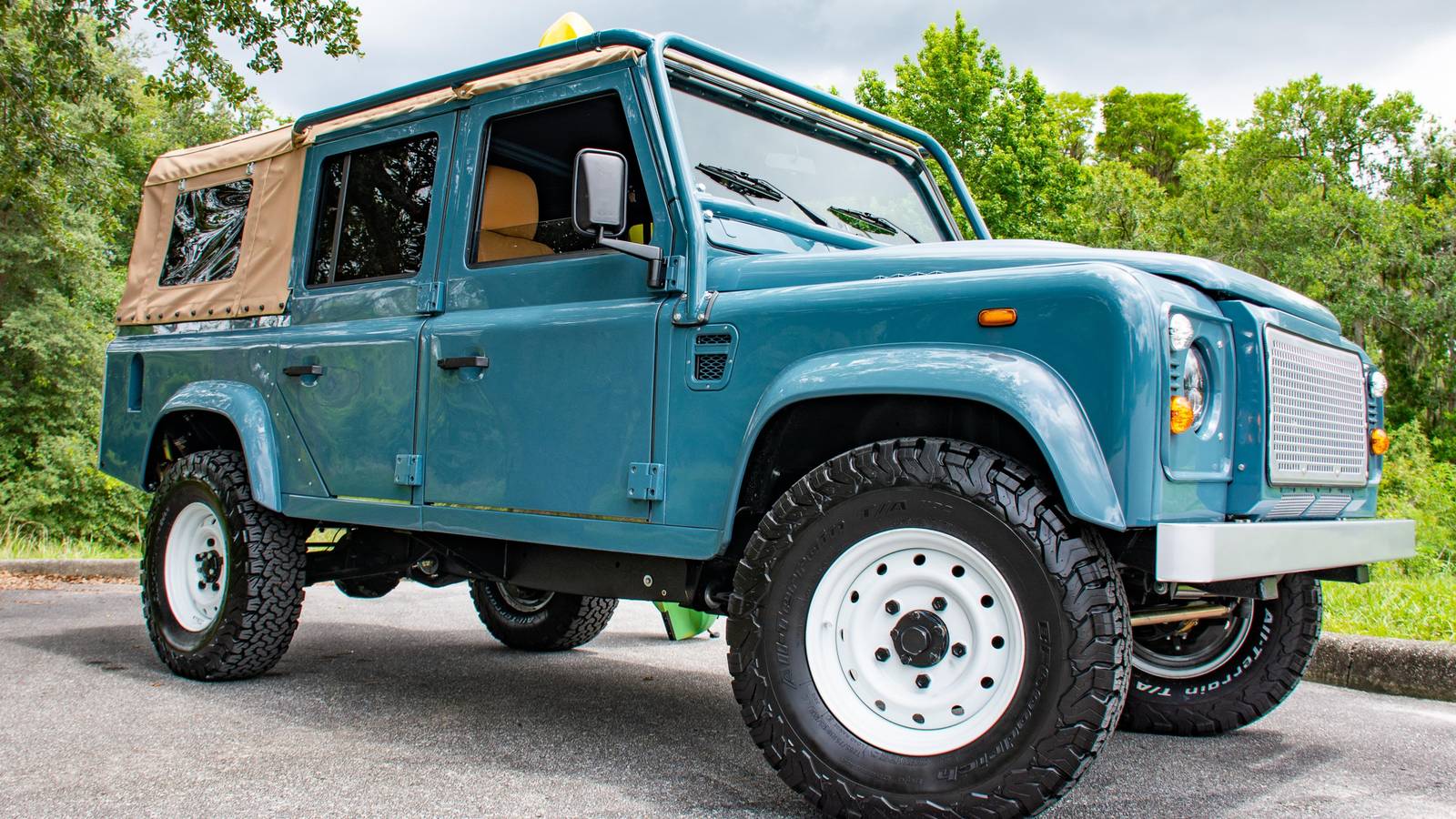 These Restomod Land Rover Defenders Epitomize Old-School-Cool