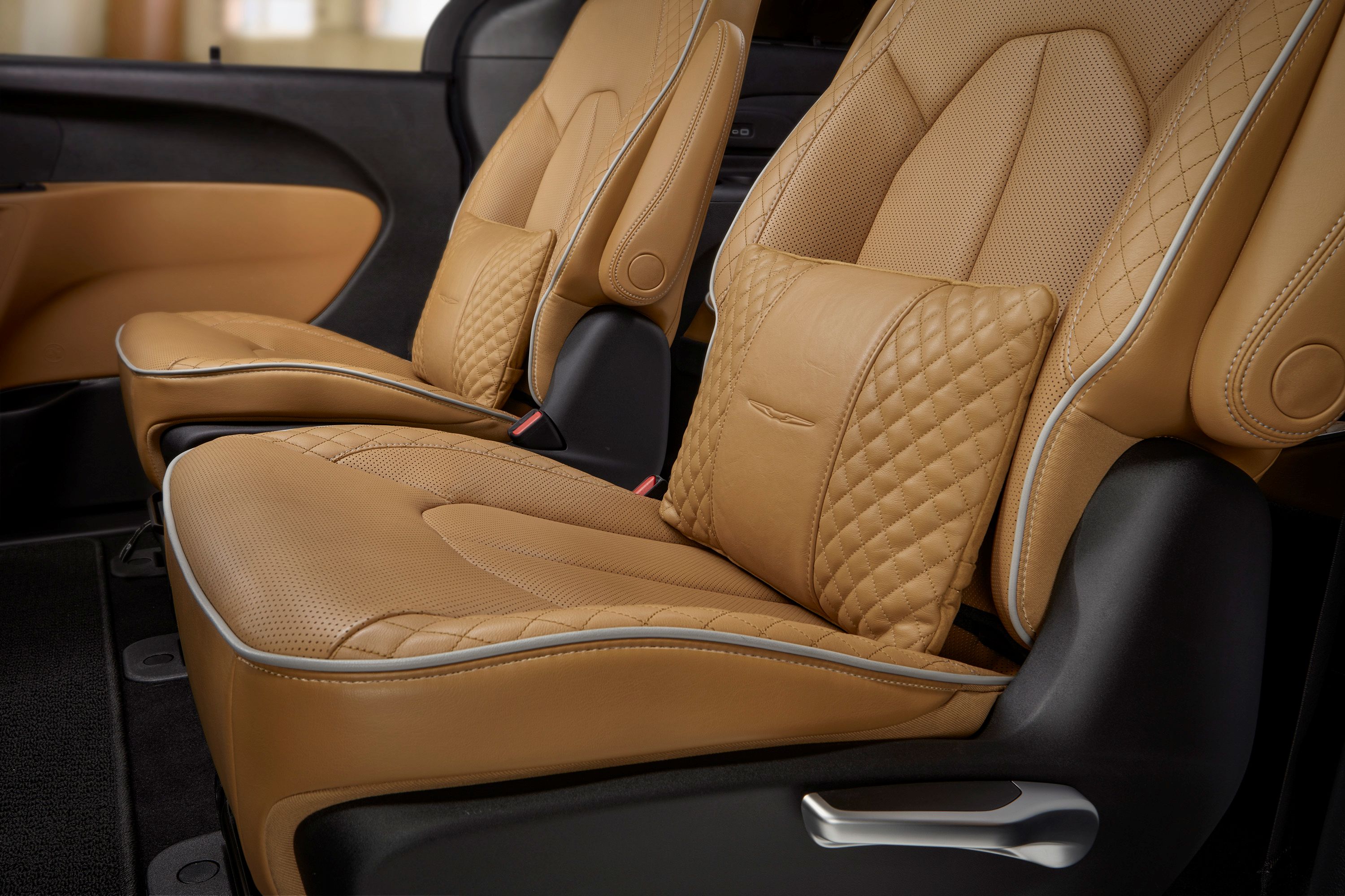 2025 Chrysler Pacifica Interior Photos