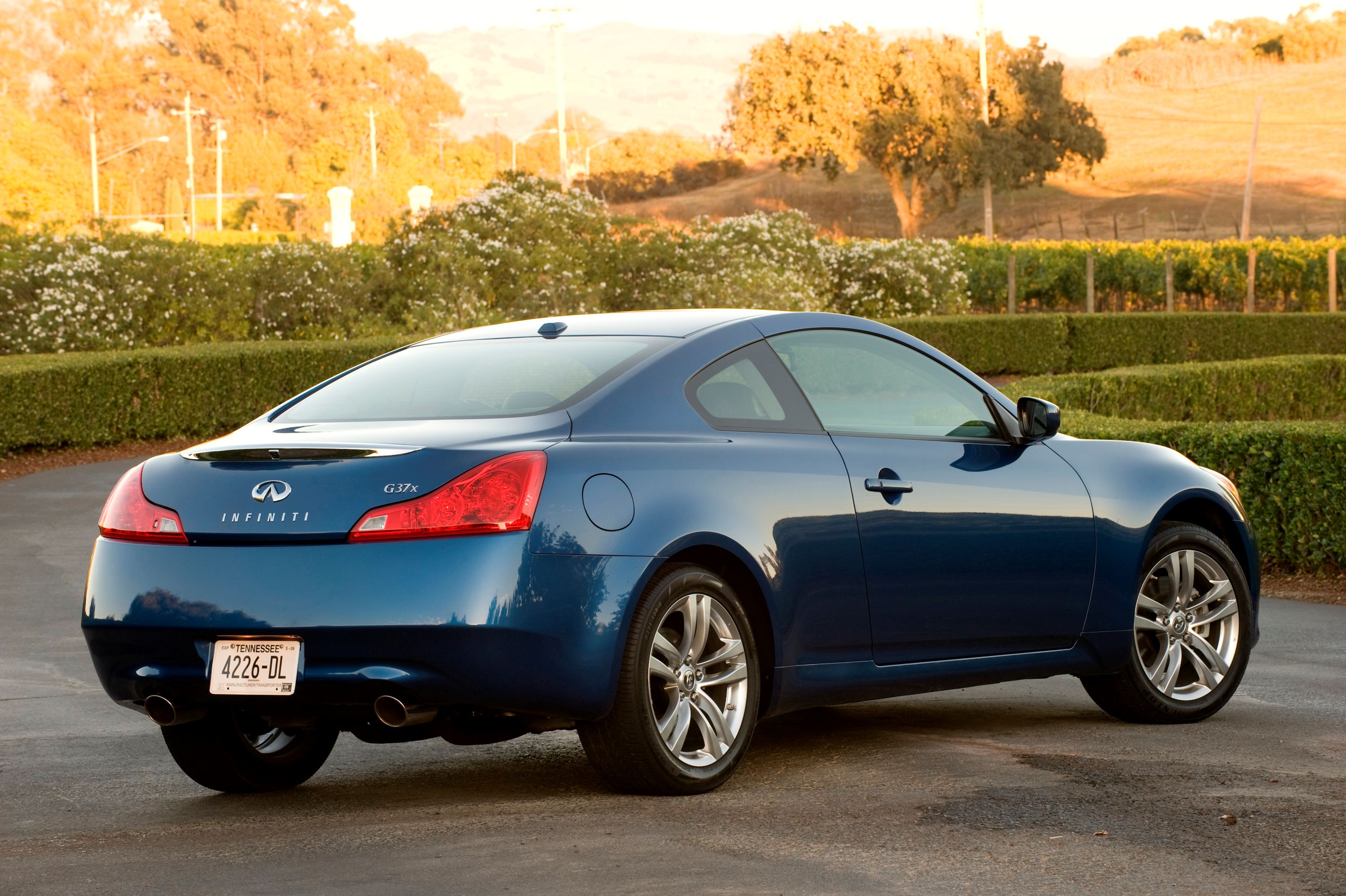 2010 Infiniti G37 Coupe Pricing, Photos & Specs