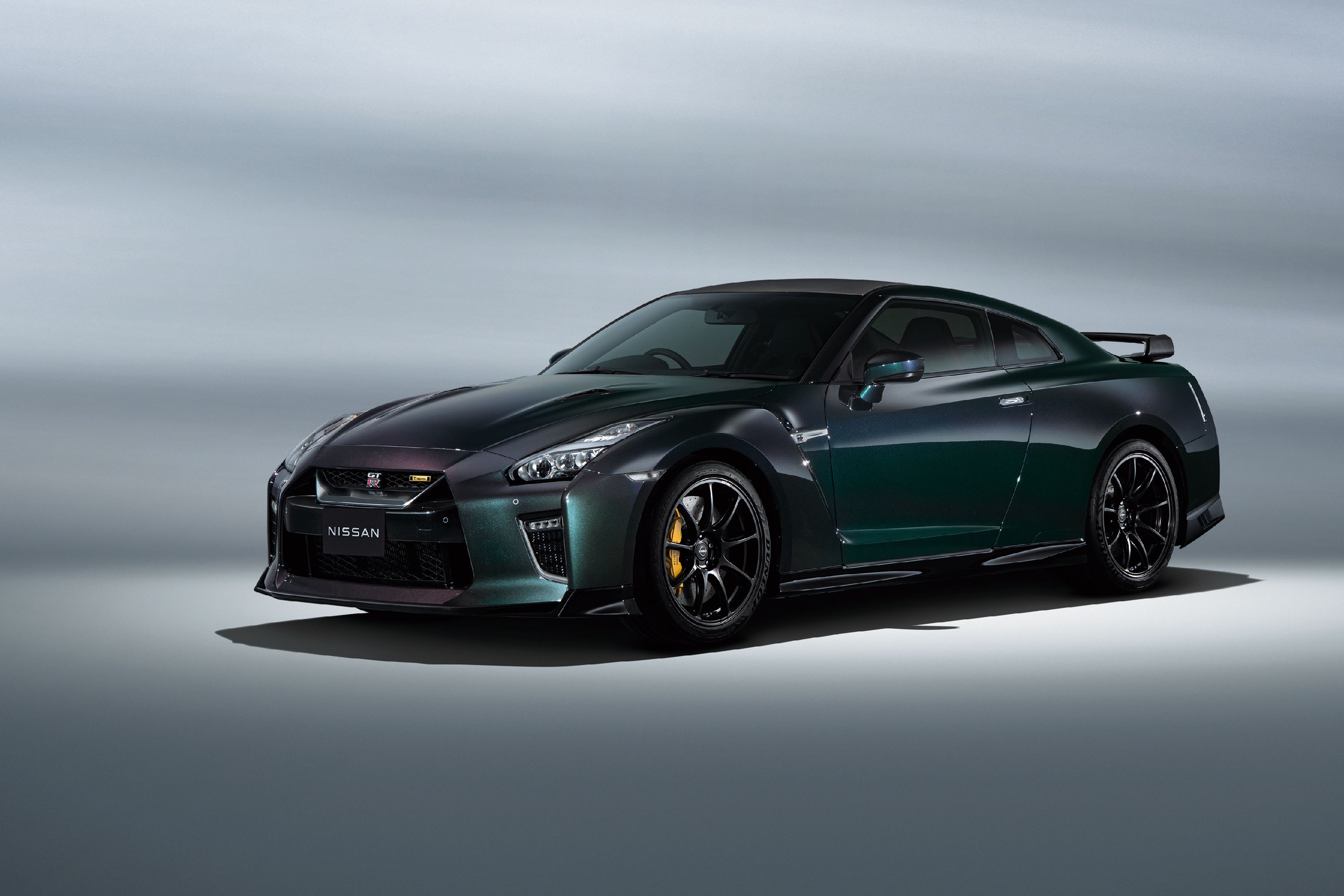 New Nissan GT-R Arrives With Special Colors And Nismo Toys