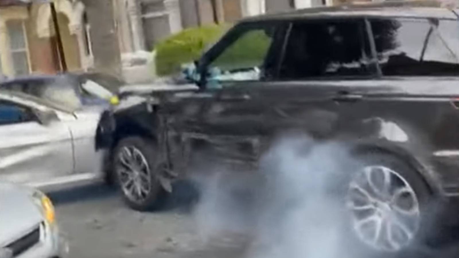 Range Rover Smashes Through Street Full Of Cars Trying To Escape