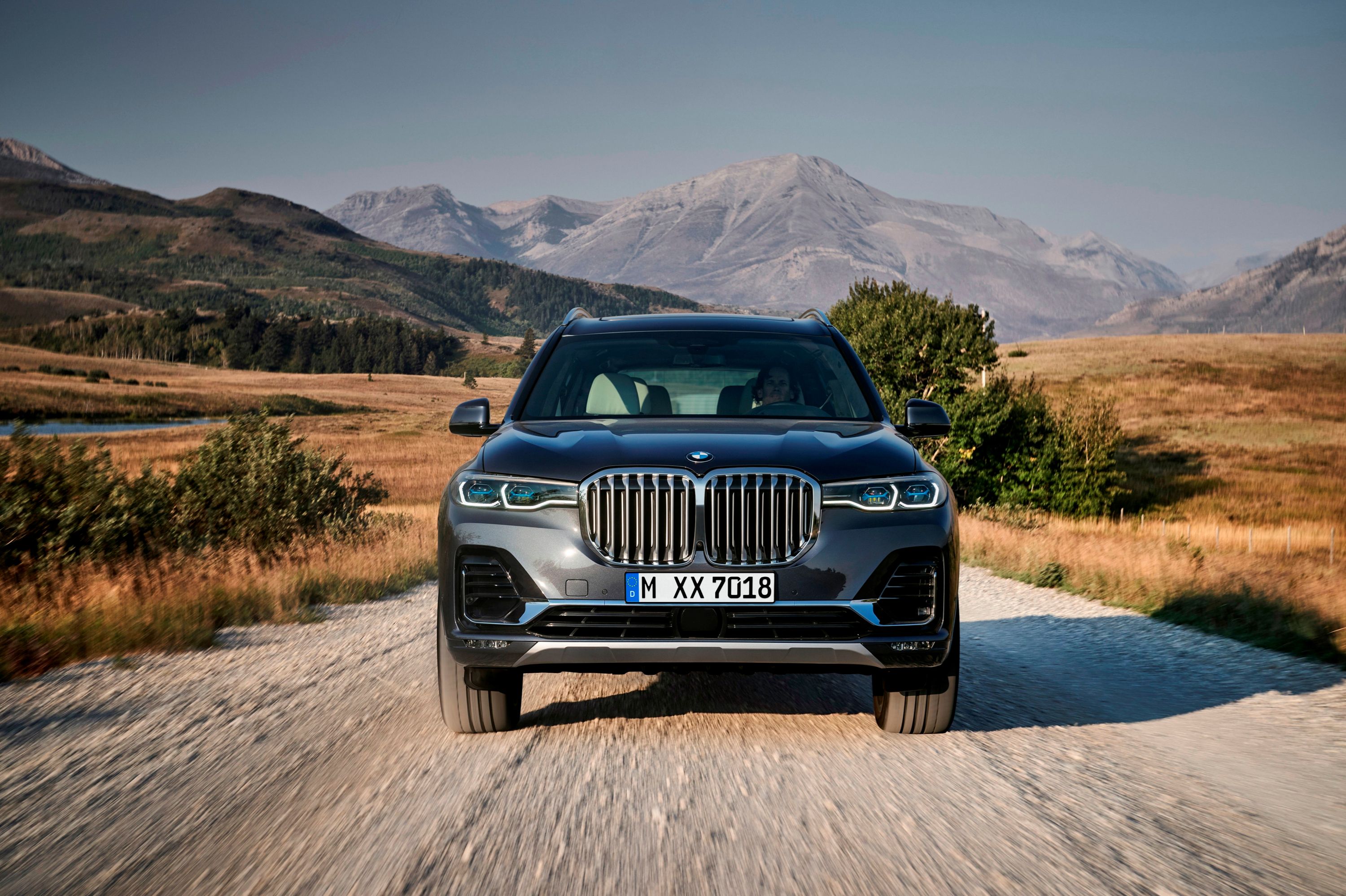 Large Luxury SUV Comparison: BMW X7 Vs. Range Rover