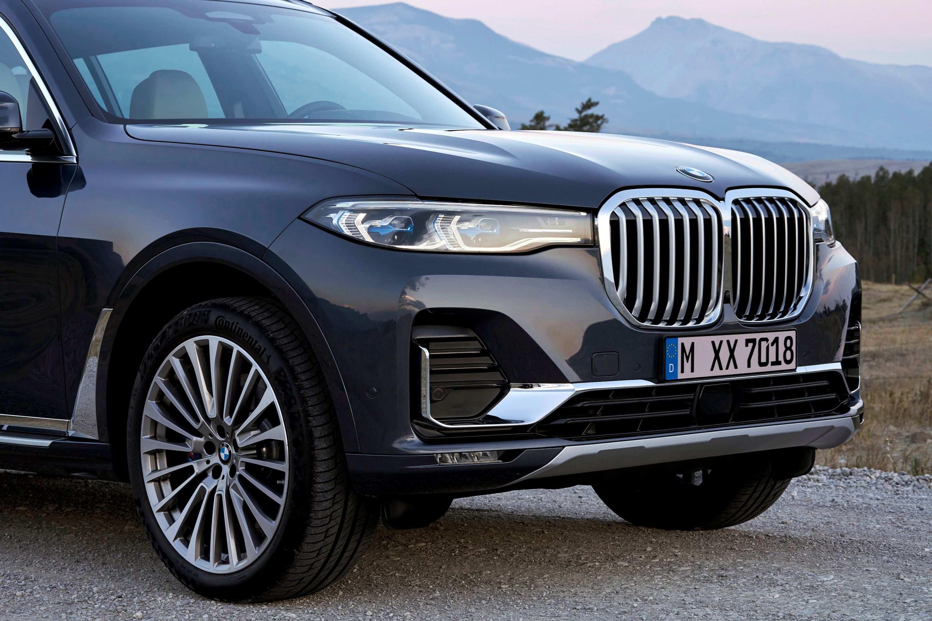 Large Luxury SUV Comparison: BMW X7 Vs. Range Rover