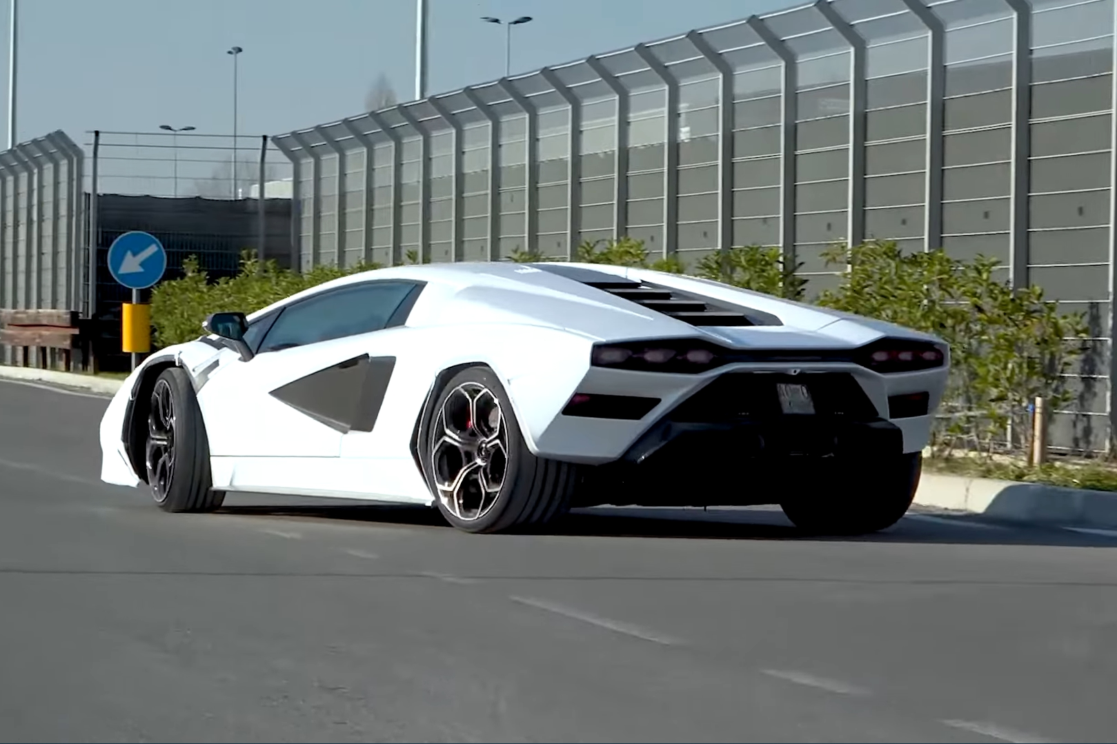 First Lamborghini Countach LPI 800-4 Is Ready For Its Owner