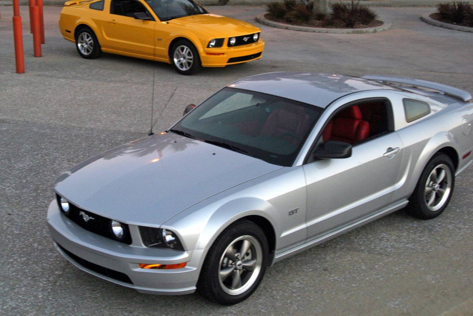 Modellino Ford Mustang GT 2009 – Luce Verde 30139/48, Scala 1/64, ModelToyCars, Colore Blu