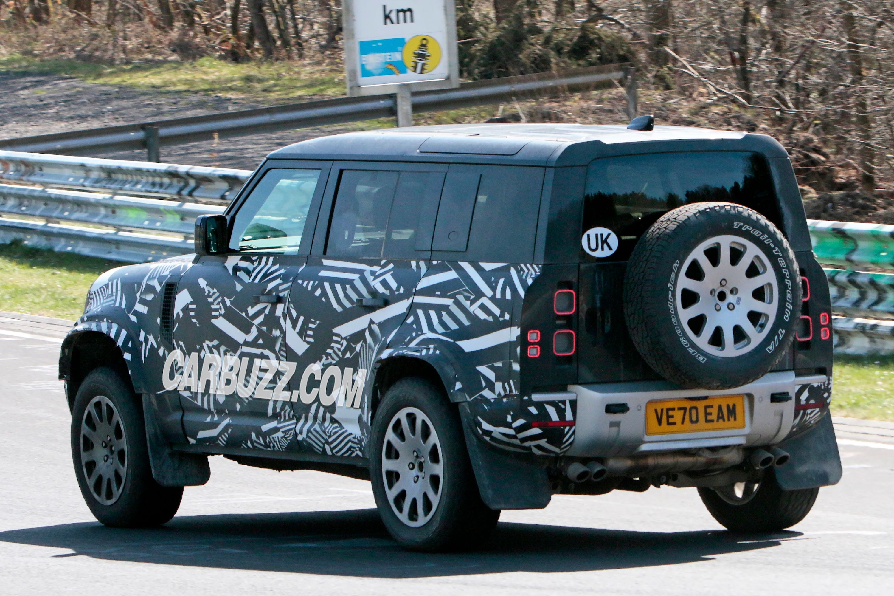Land Rover Defender SVR Looks Like A Beast On The Nurburgring
