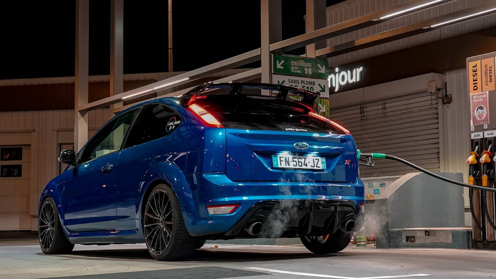 carbuzz.com